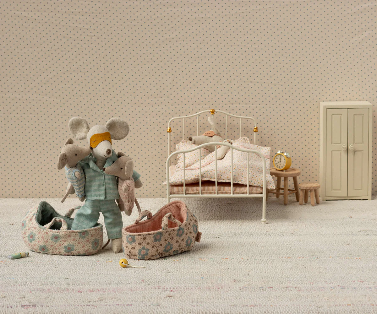 Maileg Baby mouse in carry cot - Blue - Image 2