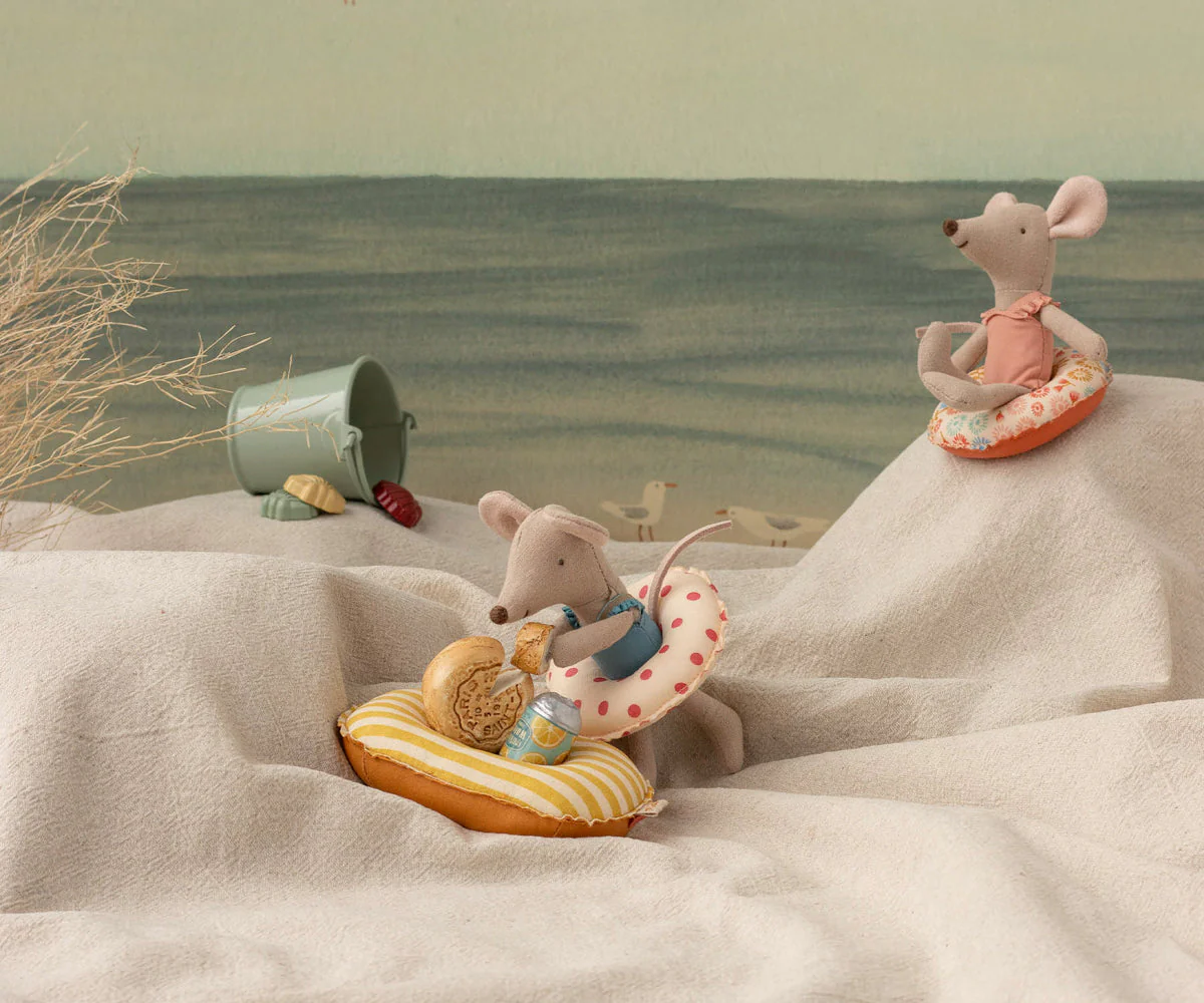Maileg Beach mouse with float, Little sister - Red dot - Image 4