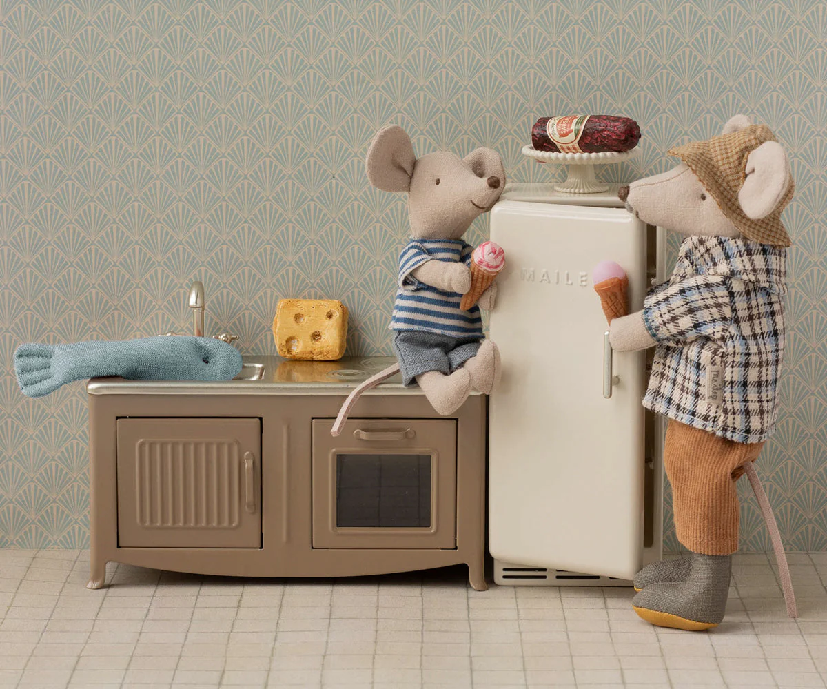 Maileg Metal Fridge, Mouse - Off white - Image 2