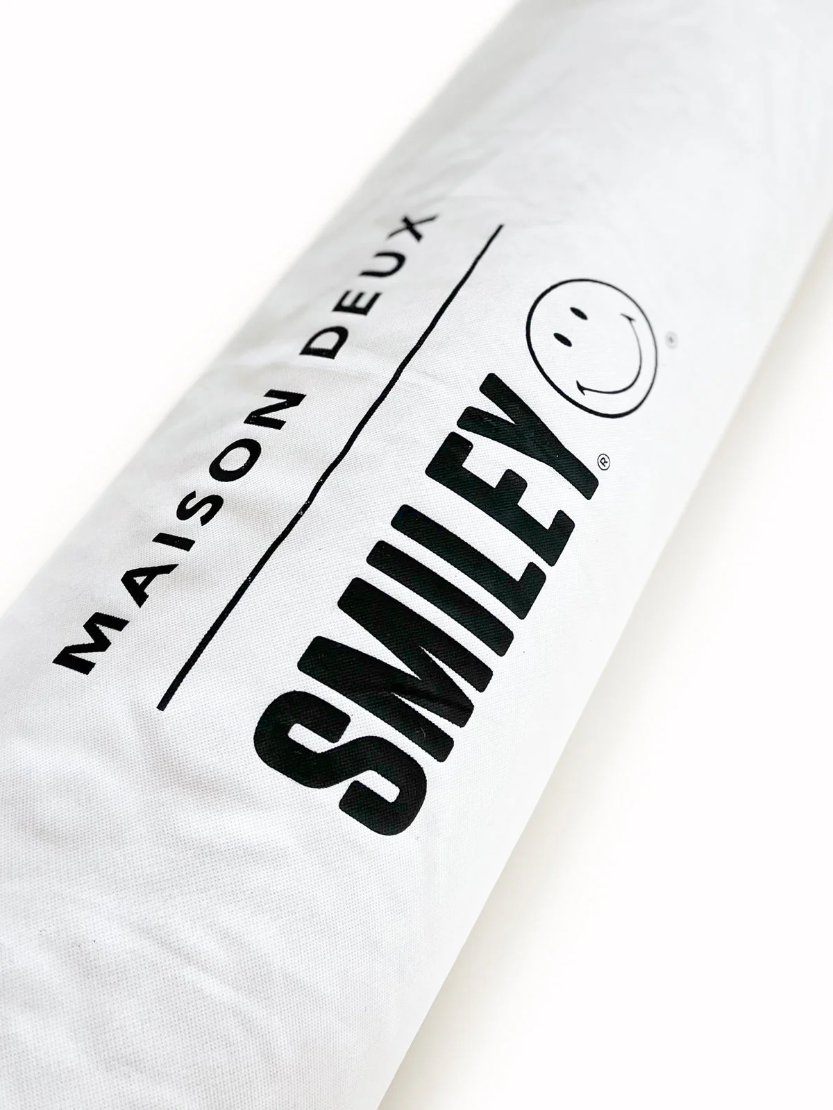 Maison Deux RugSmiley® Yellow 4.9 ft diameter - Image 6