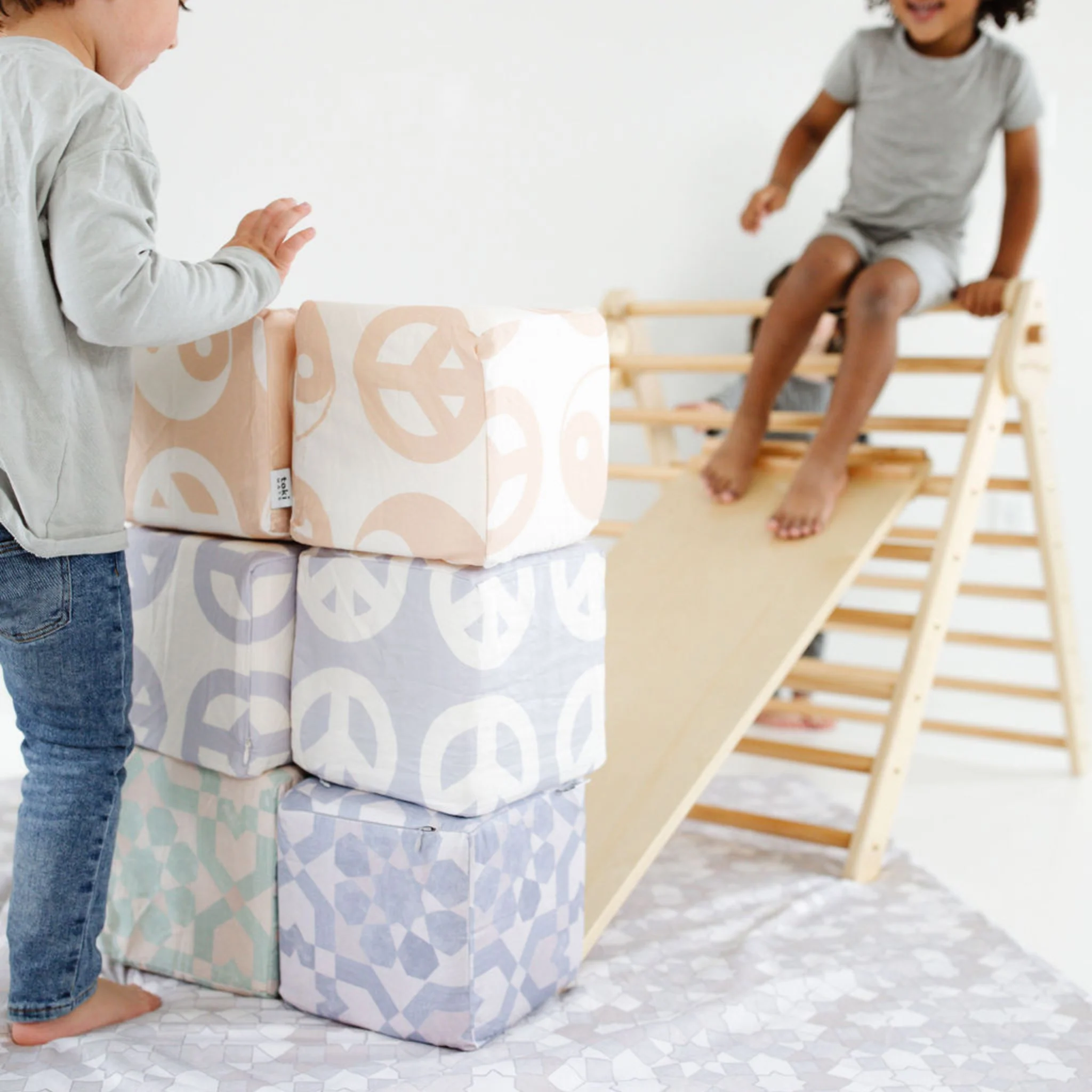 Toki Kids Cream Peace Sign Play Cube - Image 5